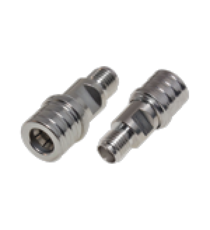 ADAPTADOR EN LINEA DE BAJO PIM, DE CONECTOR QMA (QUICK MATE) MACHO A SMA HEMBRA, BRONCE BLANCO/ ORO/ TEFLON.